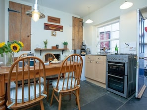 High chair - Tillerman Cottage (Appledore) Devon (Appledore)