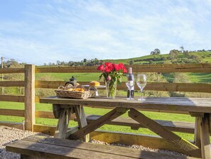 Outdoor dining - 1 bedroom accommodation in Llansilin, near Oswestry (Llansilin, near Oswestry)