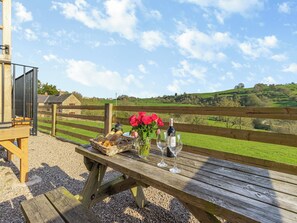Outdoor dining - 1 bedroom accommodation in Llansilin, near Oswestry (Llansilin, near Oswestry)