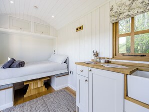 1 bedroom, bed sheets
