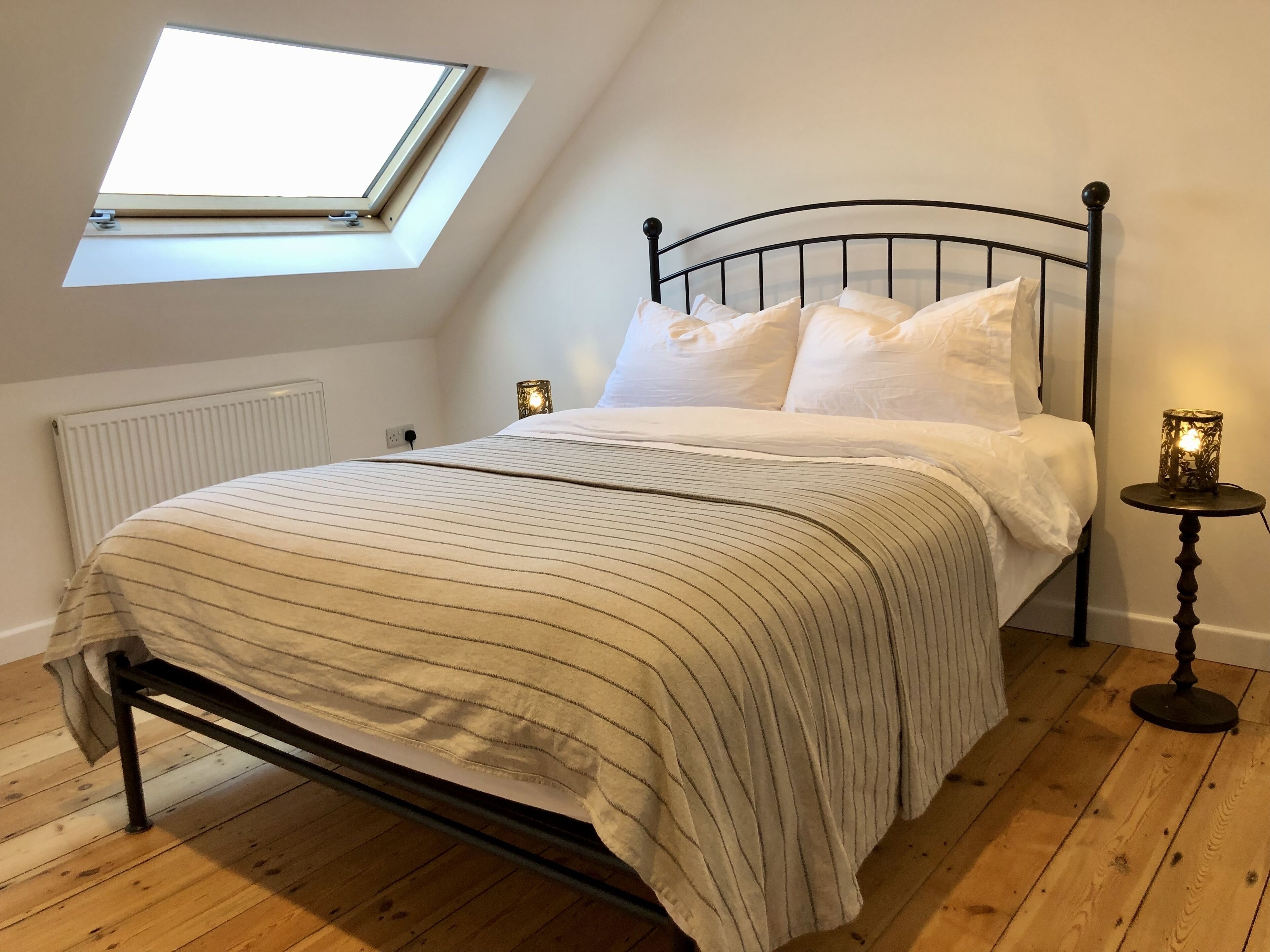 3 bedrooms, desk, soundproofing, iron/ironing board