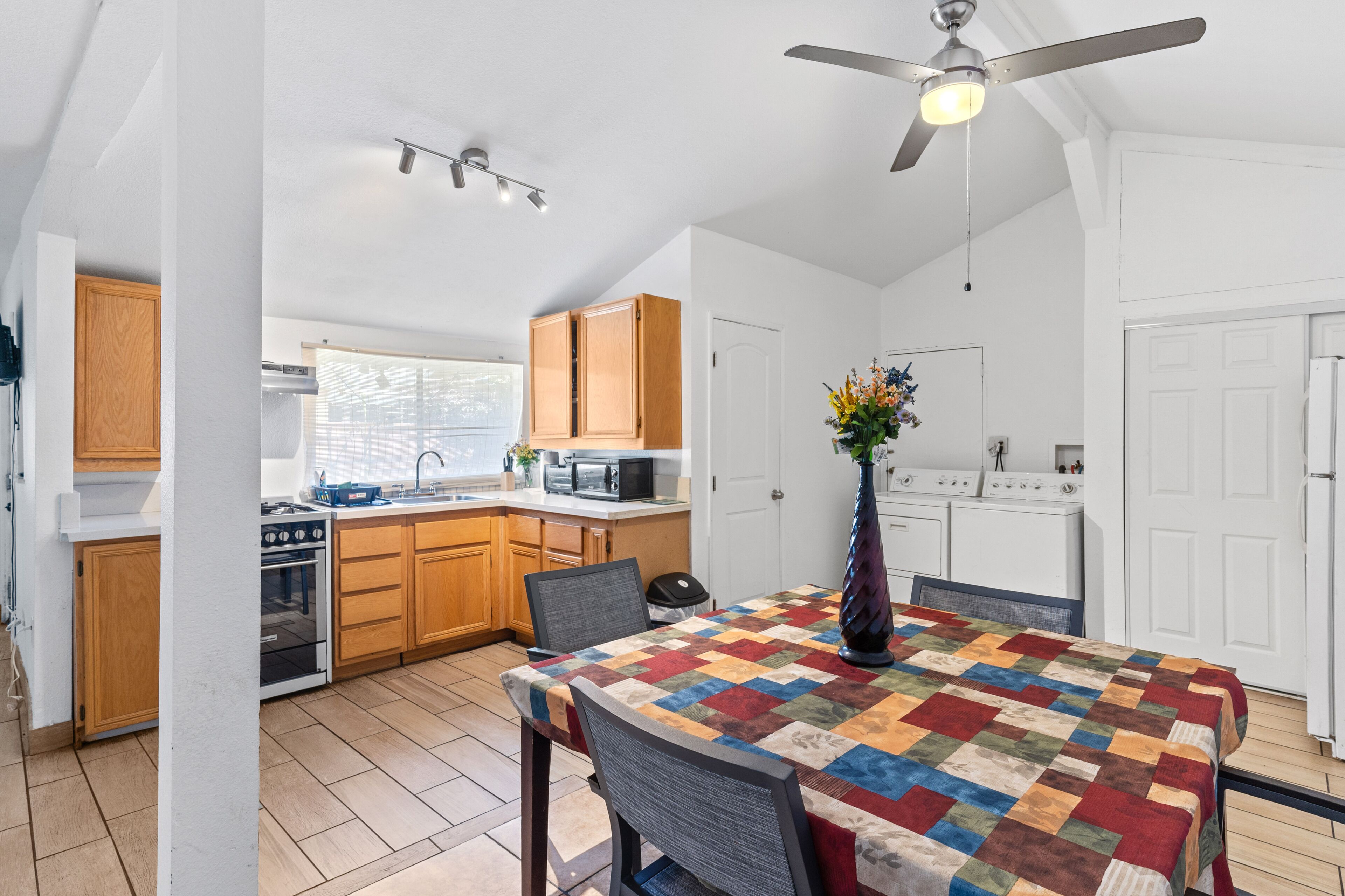 Cozy 2b1b guest house with fruit trees in backyard