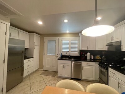 Just listed gorgeous renovated Villas West Condo