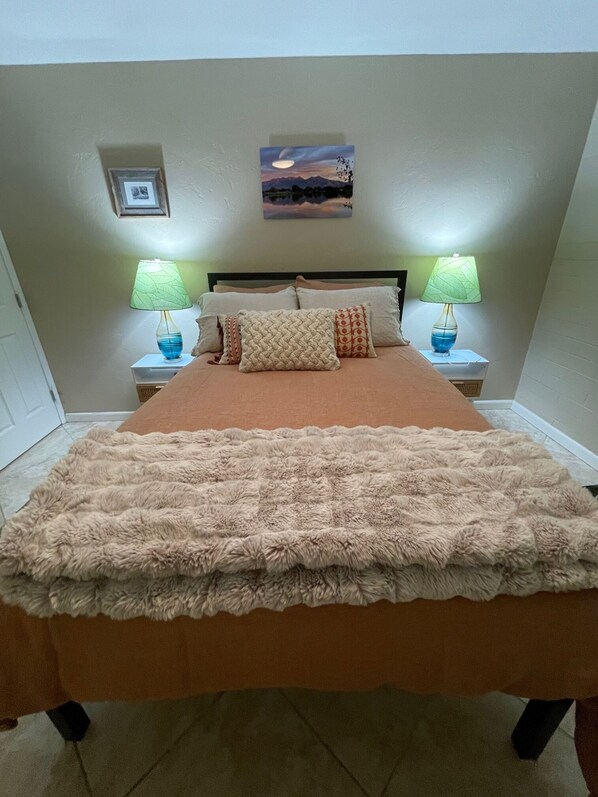 1 habitación, tabla de planchar con plancha, wifi gratis y ropa de cama