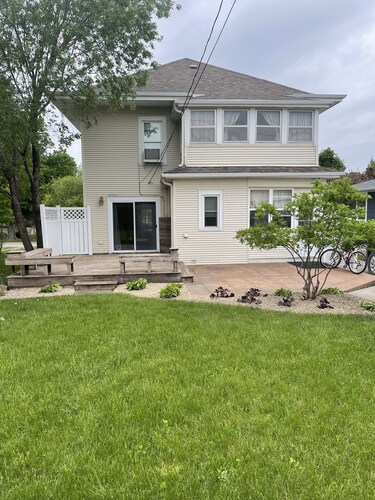 House close to Pine Lake and bike trails.