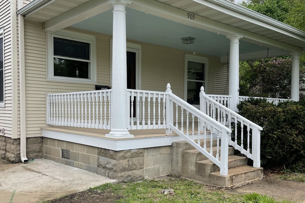 House close to Pine Lake and bike trails.