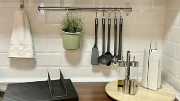 Studio Suite Deluks, dapur, lantai dasar | Dapur pribadi | Lemari es besar, oven, kompor, dan mesin espresso