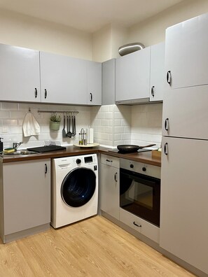 Suite Studio Deluxe, cuisine, rez-de-chaussée | Cuisine privée