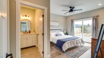 3 bedrooms, desk, travel cot, WiFi