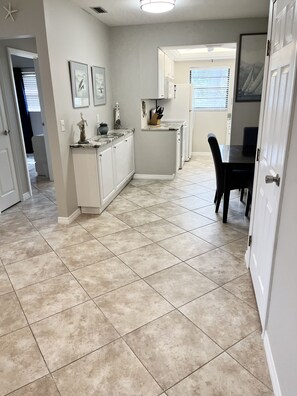 Interior - Steps from the beach on Longboat Key (Longboat Key)