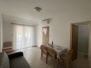 Dining - One Bedroom Apartment with Terrace (Brodarica)
