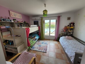 3 bedrooms, iron/ironing board, travel cot, free WiFi