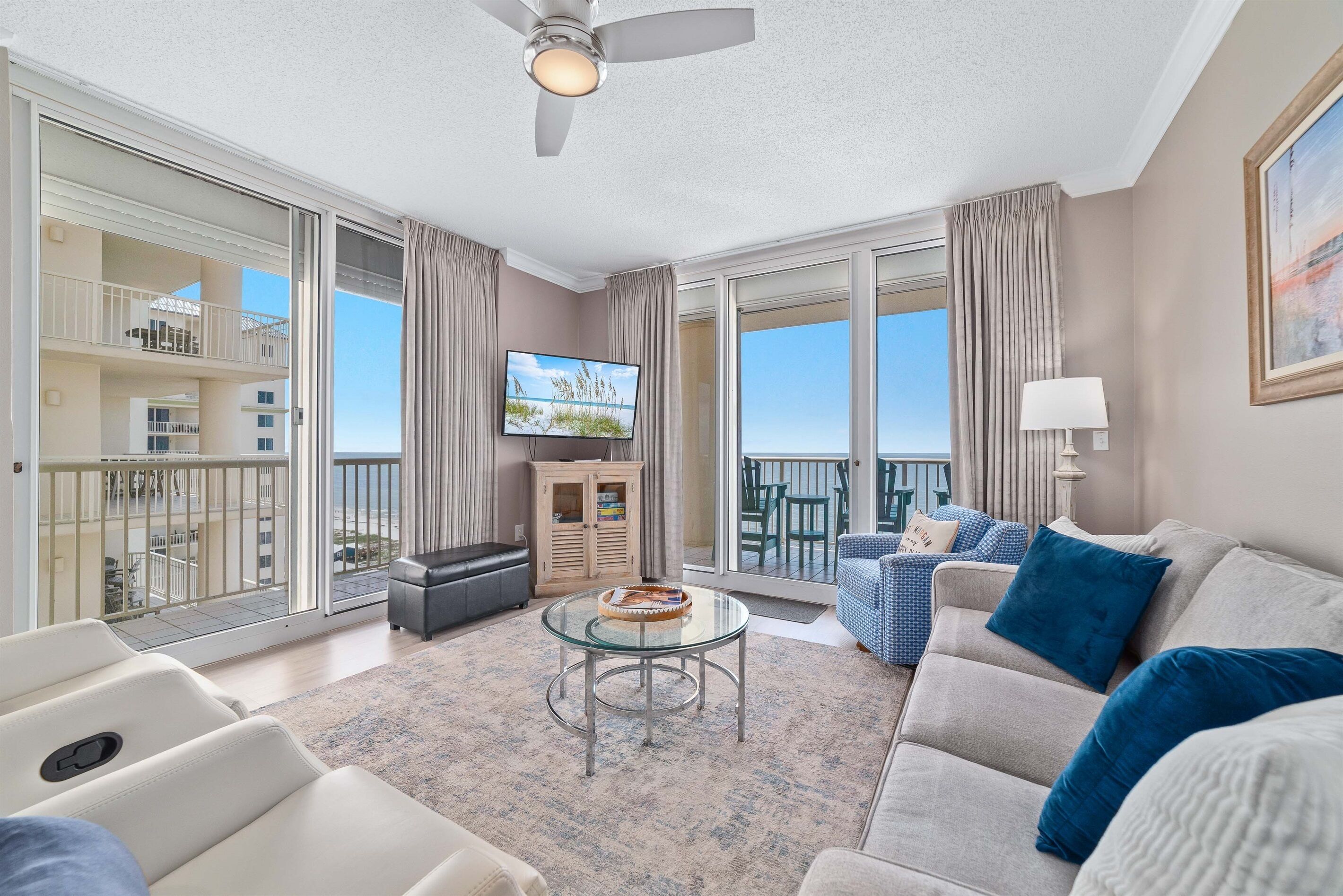 Una Smart TV, un futbolín, una mesa de tenis de mesa, una impresora