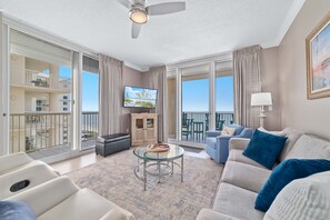 Una Smart TV, un futbolín, una mesa de tenis de mesa, una impresora