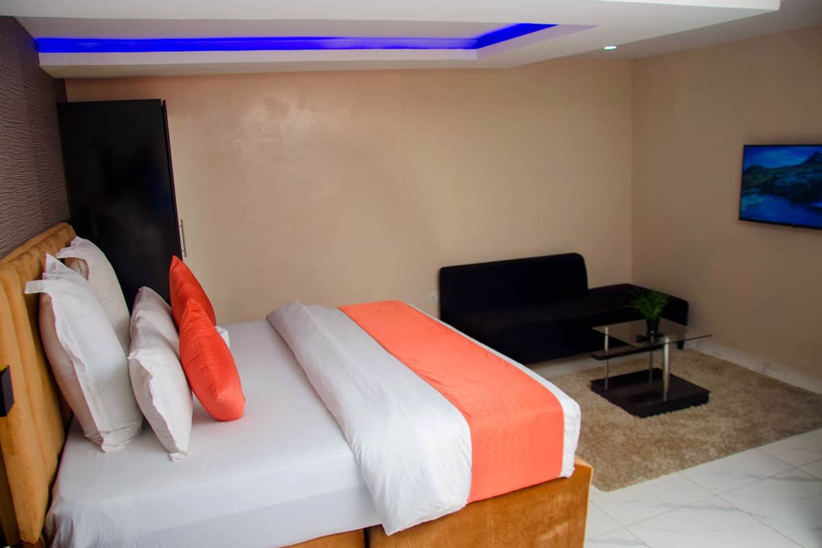 Superior Single Room, 1 King Bed, Refrigerator, City View | 1 bedroom, premium bedding, down comforters, in-room safe