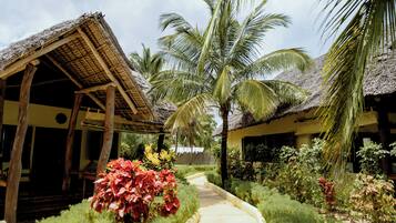 Quarto casal ou duplo luxo, terraço, vista para o oceano | Roupas de cama premium, edredons de pluma, cofres nos quartos