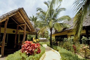 Mbili - Deluxe Double or Twin Room, Terrace, Ocean and Garden Views | Premium bedding, down comforters, in-room safe, desk