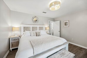 2 عدّة غرف نوم ومكواة/لوح كي وواي فاي مجانًا وملاءات أسرّة