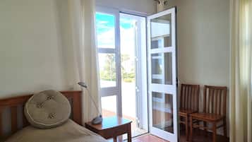 3 bedrooms, desk, iron/ironing board, travel crib