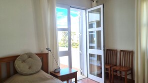 3 bedrooms, desk, iron/ironing board, travel crib