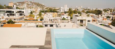 Kolam renang outdoor