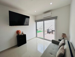 Departamento urbano | Sala de estar | Smart TV de 50 pulgadas con canales digitales y televisión 