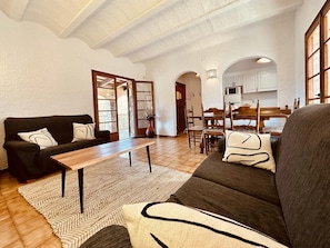 TV, fireplace - Paliane CostaBravaSi - Pool, garden, BBQ, views (Calonge)