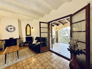 Fernseher, Kamin