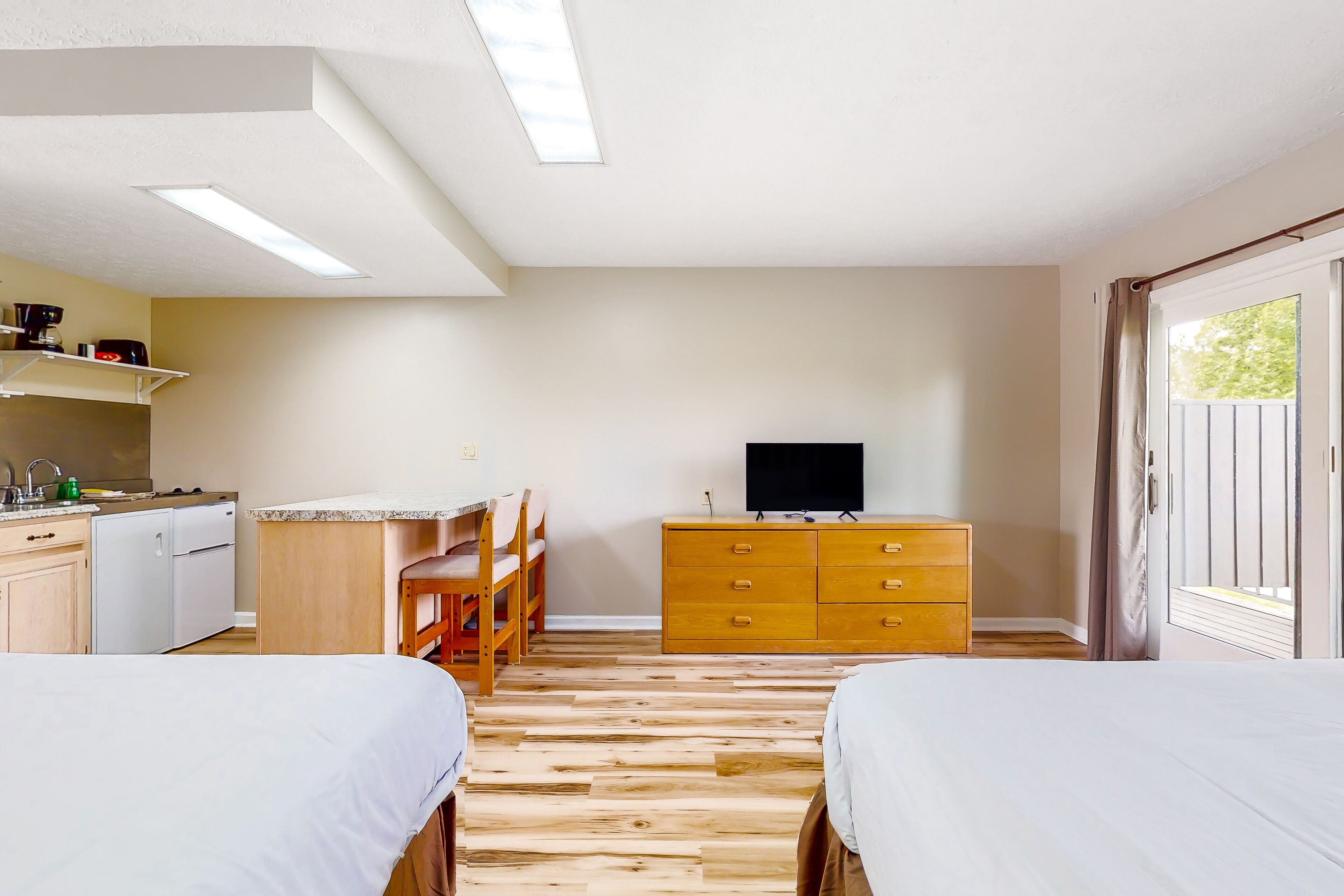 Dog-friendly, 1st-floor studio with picnic area, patio, fitness room & game room