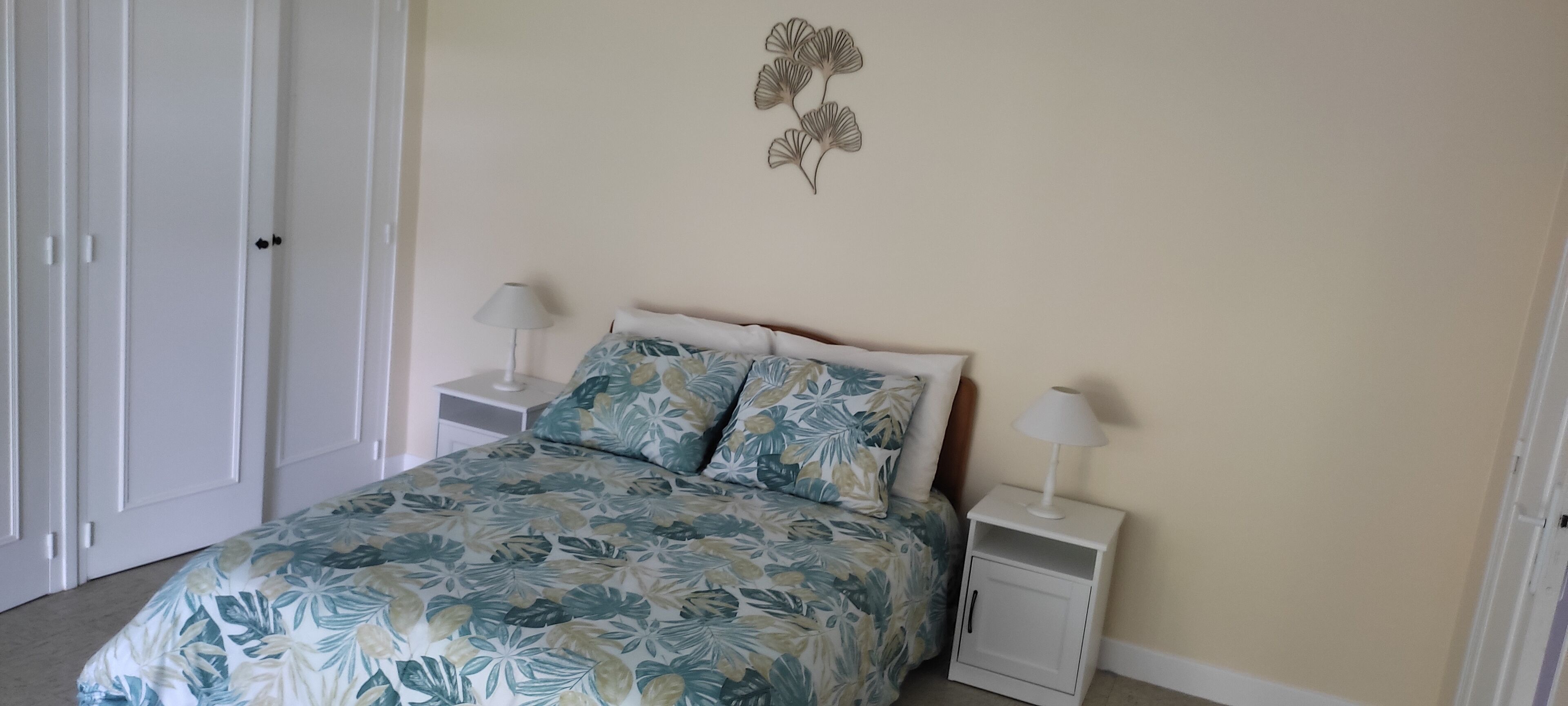 3 bedrooms, travel cot, WiFi, bed sheets