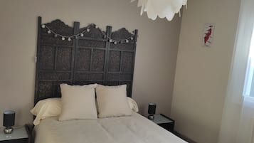 3 bedrooms, travel crib, WiFi, bed sheets