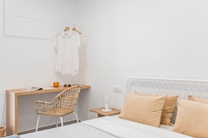 2 bedrooms, travel cot, WiFi, bed sheets