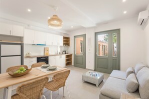 Interior - Lindas Convent Garden Home 1
- beautiful courtyard to enjoy Mediterranean flair (Chania)