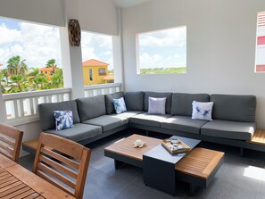 Smart TV, books, stereo, computer monitors - Private condo, water views, great breezes, well appointed for divers (Kralendijk)