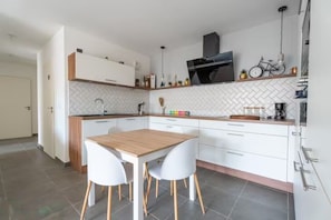 Fridge, microwave, oven, stovetop - Magnificent Apartment - Downtown Aix-en-Provence (Aix-en-Provence)