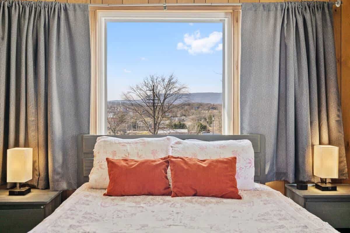 3 bedrooms, iron/ironing board, WiFi