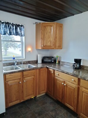 Fridge, microwave, oven, stovetop - Hurley Penthouse in Downtown (Hurley)