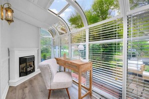 Interior - Mt. Lebanon | Luxe | King Bed | Work & Family Stay (Pittsburgh)