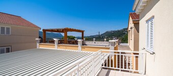 Lovely apartment in Ponikve