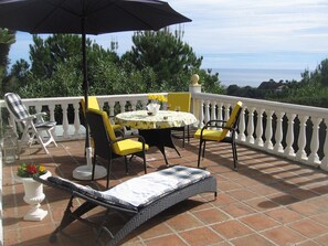 Outdoor dining - Villa Roca, Lejlighed til 2 Personer, 3km til Estepona (AN)