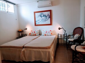 1 bedroom, desk, iron/ironing board, travel cot - Villa Roca, Lejlighed til 2 Personer, 3km til Estepona (AN)