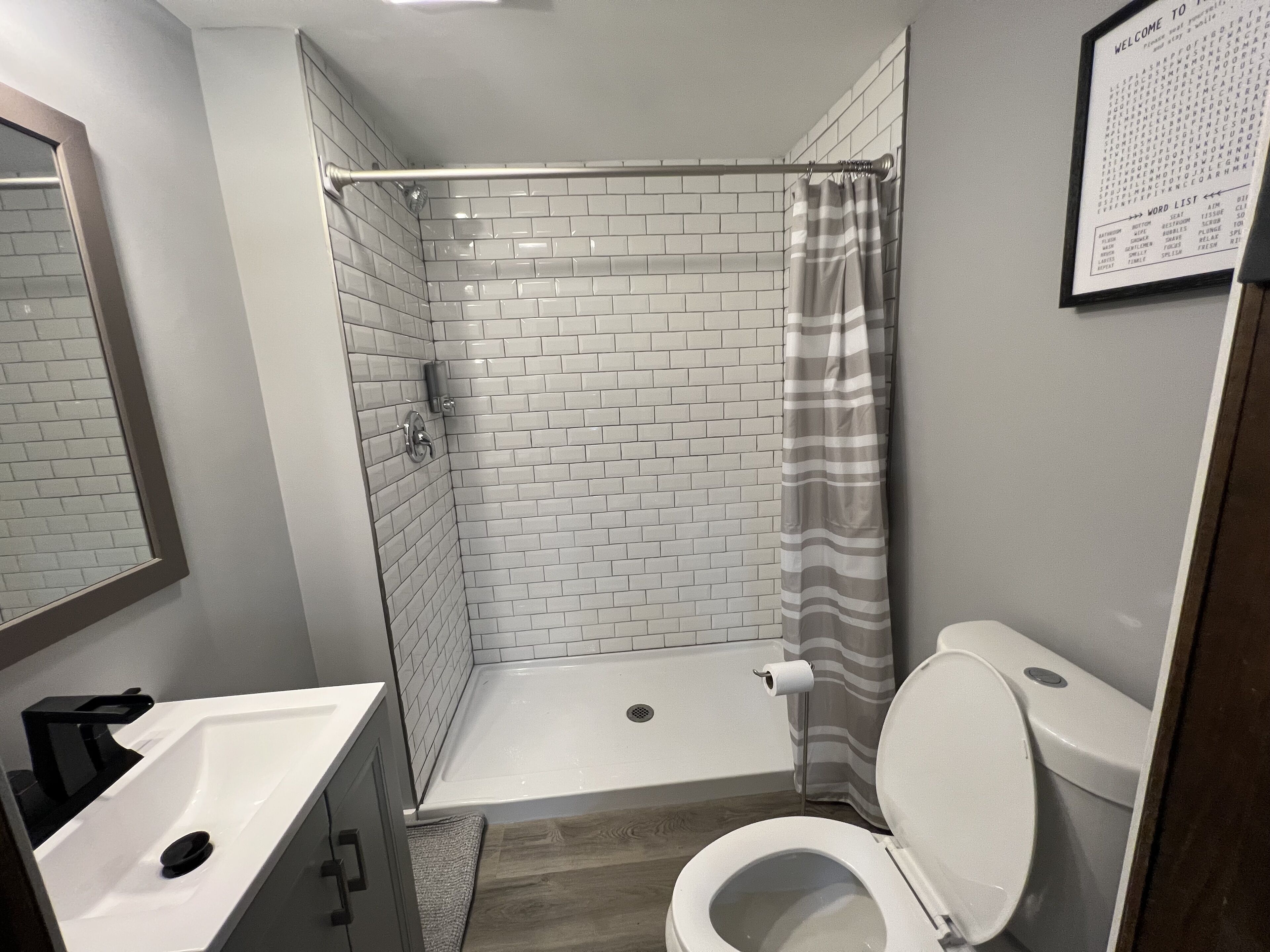 Chic Lake House on the Hill
Sleeps 10, 4 bedrooms, 2 bathrooms
Pet friendly!