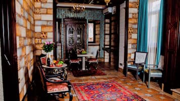 Literie de qualité supérieure, coffres-forts dans les chambres