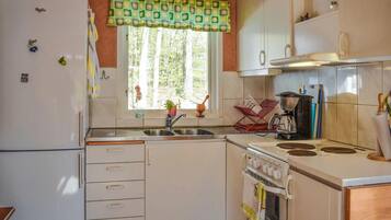 KylskÄp, spishÀll och kaffe- och tebryggare