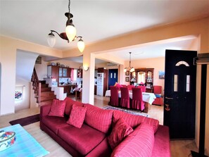 TV - Batsi Bay View Maisonette (Μπατσί)