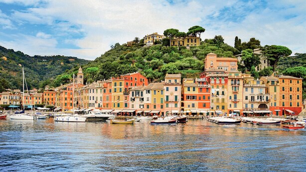 A coastal town with colorful buildings and boats docked along the waterfront. - 3 bedroom gorgeous home in Rapallo (Rapallo)