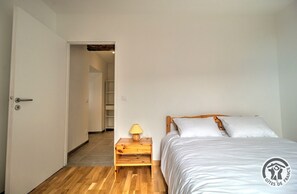 2 slaapkamers, een strijkplank/strijkijzer, gratis wifi, rolstoeltoegang