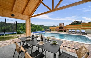 Outdoor dining - Lovely home in Klokovec (Klokovec)