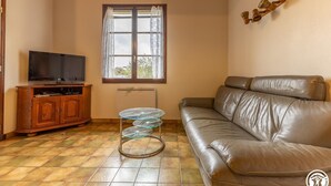 Living area - Gîte Suc Plana - Saulzet-le-froid (SAULZET-LE-FROID)