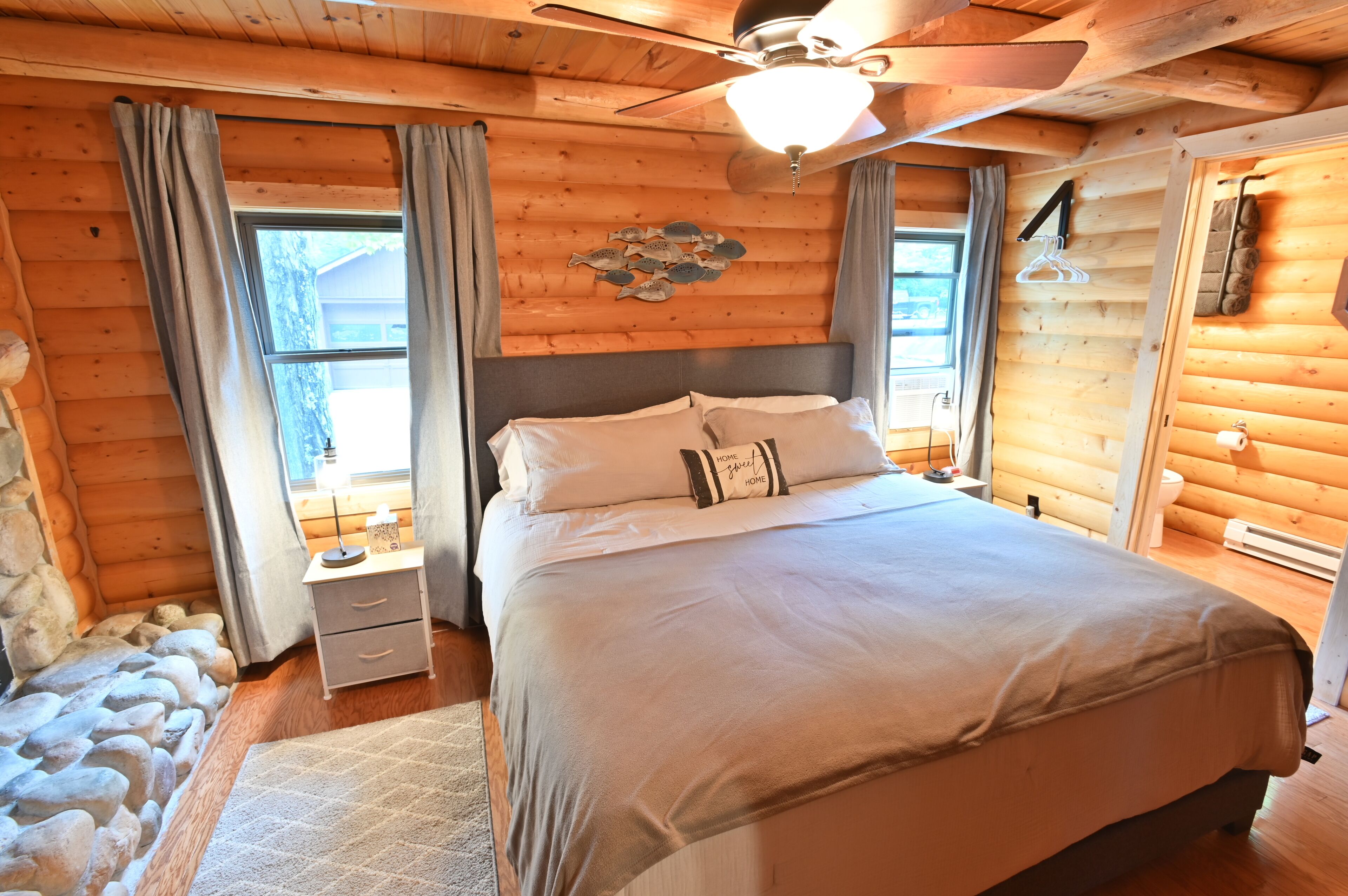 3 bedrooms, iron/ironing board, travel crib, free WiFi